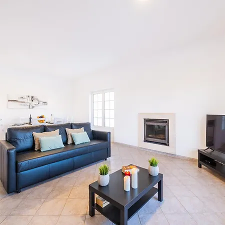 Villa In Carvoeiro Near Sea Beach فيلة