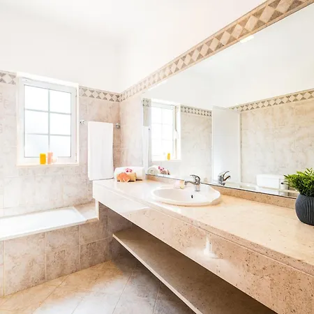 Villa In Carvoeiro Near Sea Beach