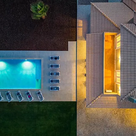 Villa In Carvoeiro Near Sea Beach 别墅 *